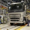 Volvo inicia produção em série dos novos caminhões FH, FM e FMX no Brasil