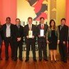 <p><strong>O Grupo Volvo Am&eacute;rica Latina foi reconhecido mais uma vez como a melhor empresa para trabalhar no setor automotivo brasileiro, de acordo com pesquisa realizada pela revista Voc&ecirc; S/A, da editora Abril, em parceria com a Funda&ccedil;&atilde;o Instituto de Administra&ccedil;&atilde;o da USP (Universidade de S&atilde;o Paulo).</strong></p>

<p>&Eacute; a quinta vez que a companhia lidera este ranking entre as montadoras de ve&iacute;culos, m&aacute;quinas e componentes instaladas no Pa&iacute;s. A Volvo tamb&eacute;m foi destaque na categoria &ldquo;Lideran&ccedil;a&rdquo;. Sediada em Curitiba, no Paran&aacute;, a Volvo produz caminh&otilde;es, chassis de &ocirc;nibus e equipamentos de constru&ccedil;&atilde;o e comercializa motores mar&iacute;timos e industriais.</p>

<p>&ldquo;&Eacute; um orgulho ser a melhor do setor automotivo e estar entre as melhores do Brasil&rdquo;, declara Roger Alm, presidente do Grupo Volvo Am&eacute;rica Latina. &ldquo;Mais que uma premia&ccedil;&atilde;o, ser reconhecida como a melhor do setor e uma das melhores empresas para trabalhar no Brasil &eacute; a prova de que estamos alinhados com as mais modernas pr&aacute;ticas de gest&atilde;o de pessoas. Essa posi&ccedil;&atilde;o nos d&aacute; um grande orgulho, pois &eacute; um reconhecimento dos nossos funcion&aacute;rios e agora da pr&oacute;pria sociedade que estamos no caminho certo&rdquo;, complementa Carlos Morassutti, vice-presidente de RH e Assuntos Corporativos do Grupo Volvo Am&eacute;rica Latina.</p>

<p>O investimento cont&iacute;nuo da Volvo em desenvolver as suas lideran&ccedil;as e a rela&ccedil;&atilde;o delas com os demais funcion&aacute;rios e com a alta administra&ccedil;&atilde;o da companhia tamb&eacute;m foi reconhecido pela pesquisa &ldquo;Melhores Empresas para Voc&ecirc; Trabalhar 2014&rdquo;. &ldquo;Esta &eacute; uma importante distin&ccedil;&atilde;o que mostra o esfor&ccedil;o consistente que desenvolvemos para preparar e fortalecer as nossas lideran&ccedil;as&rdquo;, afirma Carlos Ogliari, diretor de RH do Grupo Volvo Am&eacute;rica Latina.</p>

<p><strong>Felicidade no trabalho</strong></p>

<p>A pesquisa divulgou o alto &Iacute;ndice de Felicidade no Trabalho na Volvo, que chegou este ano a 90,1, maior do que os 89,5 obtidos no ano passado. O &Iacute;ndice de Qualidade no Ambiente de Trabalho (IQAT) tamb&eacute;m foi multo alto, 88,6. Os funcion&aacute;rios tamb&eacute;m aumentaram a j&aacute; elevada pontua&ccedil;&atilde;o para a empresa, que ficou com 93,4 no &Iacute;ndice de Qualidade na Gest&atilde;o de Pessoas (IQGP), ante os 91,1 do levantamento anterior.</p>

<p>O guia revela que todos os outros indicadores tamb&eacute;m foram altamente positivos. De acordo com a revista, 93,7% dos funcion&aacute;rios identificam-se com a empresa e 89,3% afirmam estar satisfeitos e motivados, n&uacute;mero ainda superior aos 88,7% registrados na pesquisa do ano passado.&nbsp; O percentual de aprova&ccedil;&atilde;o dos l&iacute;deres continua muito elevado, 86,4% do total e praticamente igual ao n&uacute;mero da pesquisa anterior, de&nbsp; 86,9%.</p>

<p>Neste ano, a 18&ordf; edi&ccedil;&atilde;o do Guia Voc&ecirc; S/A empresas de 18 setores da economia se inscreveram. A publica&ccedil;&atilde;o destaca as empresas que mais investem e alcan&ccedil;am resultados na satisfa&ccedil;&atilde;o e motiva&ccedil;&atilde;o dos funcion&aacute;rios. O levantamento avalia as empresas com base no IFT, que &eacute; calculado a partir da combina&ccedil;&atilde;o entre o IQAT e o IQGP.</p>

<p>Com mais de 6 mil funcion&aacute;rios no Brasil, a Volvo esteve sempre presente entre as 10 melhores do Pa&iacute;s neste levantamento: foi o primeiro lugar em 2008, obteve a segunda posi&ccedil;&atilde;o em 2010, a terceira em 2009, a quinta em 2007 e, novamente, foi a melhor para trabalhar no Brasil em 2011. A empresa sempre esteve entre as cinco melhores empresas desde 2007.</p>
