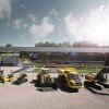 <p><strong>A Volvo Construction Equipment Latin America est&aacute; inaugurando o maior e mais avan&ccedil;ado centro de treinamento do setor de equipamentos de constru&ccedil;&atilde;o no continente. Instalado num terreno de mais de 5 mil metros quadrados e com uma &aacute;rea constru&iacute;da de 2.600 m&sup2;, o novo complexo da Volvo CE &eacute;, ao mesmo tempo, um centro de desenvolvimento de compet&ecirc;ncia e de pessoas. </strong></p>

<p>&ldquo;A Volvo tem uma grande tradi&ccedil;&atilde;o na forma&ccedil;&atilde;o dos melhores profissionais e na prepara&ccedil;&atilde;o de t&eacute;cnicos e operadores&rdquo;, declara Afr&acirc;nio Chueire, presidente da Volvo CE Latin America.</p>

<p>Em suas modernas instala&ccedil;&otilde;es, o centro tem seis salas destinadas para abrigar aulas te&oacute;ricas e pr&aacute;ticas de diferentes temas. H&aacute; uma sala exclusiva para Motores, outra para Transmiss&otilde;es, uma terceira para El&eacute;trica e ainda uma para Freios, al&eacute;m de outras duas salas-oficina, onde s&atilde;o colocados os equipamentos para treinamentos avan&ccedil;ados. &ldquo;O pr&eacute;dio foi projetado para garantir o m&aacute;ximo de conforto para os clientes, t&eacute;cnicos, instrutores e estudantes&rdquo;, afirma Luiz Vieira, coordenador de treinamento da Volvo CE LA.</p>

<p>Em outra &aacute;rea fica a Sala de Simuladores de escavadeiras, caminh&otilde;es articulados e carregadeiras. A Volvo realiza treinamentos de operadores de m&aacute;quinas usando modernos simuladores. A tecnologia &eacute; usada para capacitar e melhorar o desempenho de operadores sem a utiliza&ccedil;&atilde;o dos equipamentos de constru&ccedil;&atilde;o. &ldquo;Com esses simuladores, proporcionamos mais efici&ecirc;ncia, seguran&ccedil;a e produtividade na opera&ccedil;&atilde;o e mais rentabilidade para o cliente&rdquo;, destaca Vieira.</p>

<p>O complexo tem ainda uma ampla &aacute;rea onde est&atilde;o localizadas as pistas de testes para cada tipo de m&aacute;quina &ndash; escavadeiras, caminh&otilde;es articulados, vibroacabadoras, carregadeiras, compactadores de solo e os equipamentos compactos, como miniescavadeiras e minicarregadeiras. O local reproduz com fidelidade o mesmo ambiente que as m&aacute;quinas encontram na vida real, para que os treinamentos sejam os melhores poss&iacute;veis.</p>

<p>O Centro de Treinamento conta tamb&eacute;m com uma arquibancada com capacidade para cerca de 150 pessoas para assistir as apresenta&ccedil;&otilde;es pr&aacute;ticas das m&aacute;quinas.&nbsp; &ldquo;Temos certamente a melhor infraestrutura de treinamento de operadores, t&eacute;cnicos e usu&aacute;rios de equipamentos de constru&ccedil;&atilde;o da Am&eacute;rica Latina&quot;, ressalta Suzanne Darie, gerente de marketing da Volvo CE Latin America.</p>

<p>&ldquo;O objetivo &eacute; oferecer o melhor servi&ccedil;o para o cliente e o distribuidor de equipamentos da marca, ao mesmo tempo em que qualificamos m&atilde;o de obra&rdquo;, observa Alexandre Flatschart, diretor de p&oacute;s-venda da Volvo CE LA. &ldquo;Temos os melhores equipamentos de constru&ccedil;&atilde;o do mercado. Agora temos a maior e melhor infraestrutura para receber operadores, t&eacute;cnicos e usu&aacute;rios das m&aacute;quinas&rdquo;, finaliza Massami Murakami, diretor de marketing da Volvo CE LA.</p>
