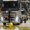 Volvo inicia produção em série dos novos caminhões FH, FM e FMX no Brasil
