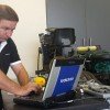 <p><strong>A Volvo certificou 43 mec&acirc;nicos especialistas em &ocirc;nibus que atuam na rede de concession&aacute;rias da marca com o programa internacional </strong><strong>Bus Key</strong><strong> Technician (BKT).&nbsp; </strong></p>

<p>Para receber a certifica&ccedil;&atilde;o eles passaram por uma s&eacute;rie de testes te&oacute;ricos e pr&aacute;ticos, e por uma criteriosa avalia&ccedil;&atilde;o que considerou desde a interpreta&ccedil;&atilde;o dos sintomas de falhas at&eacute; diagn&oacute;sticos avan&ccedil;ados da eletr&ocirc;nica embarcada dos &ocirc;nibus da marca.</p>

<p>&ldquo;Para fazer frente &agrave; evolu&ccedil;&atilde;o tecnol&oacute;gica dos ve&iacute;culos &eacute; necess&aacute;rio investir permanentemente no desenvolvimento dos mec&acirc;nicos, responsabilidade que compartilhamos com a rede de concession&aacute;rios por meio dos centros de treinamentos e instrutores formados pela f&aacute;brica&rdquo;, afirma Karen Wasman, gerente de Desenvolvimento de Compet&ecirc;ncias do Grupo Volvo Am&eacute;rica Latina.</p>

<p>Antes da avalia&ccedil;&atilde;o final, os t&eacute;cnicos participaram da caravana de treinamento t&eacute;cnico de &ocirc;nibus que percorreu a rede de concession&aacute;rias da marca, em 2014. &ldquo;O treinamento desenvolve o nosso racioc&iacute;nio e nos ajuda a lidar com a press&atilde;o do dia a dia, quando o cliente est&aacute; junto com a gente e quer ver o problema resolvido o mais r&aacute;pido poss&iacute;vel&rdquo;, afirma Evan&iacute;sio Wermann, t&eacute;cnico da Dipesul de Lageado, no Rio Grande do Sul.</p>

<p>Alexsander Silva, da Dipesul de Canoas, refor&ccedil;a a import&acirc;ncia do treinamento. &ldquo;Os testes e avalia&ccedil;&otilde;es aumentam nosso conhecimento t&eacute;cnico e nos deixam mais seguros para atender aos clientes. O cliente de &ocirc;nibus &eacute; exigente e curioso, conhece o ve&iacute;culo dele como a palma da m&atilde;o e quer entender qual &eacute; o problema&rdquo;, conta.</p>

<p>Ao todo, participaram do treinamento 105 mec&acirc;nicos da rede de concession&aacute;rias Volvo e 72 participaram da certifica&ccedil;&atilde;o. A Volvo iniciou o programa de certifica&ccedil;&atilde;o Bus Key Technician, em 2012. As certifica&ccedil;&otilde;es s&atilde;o repetidas a cada ano e a recertifica&ccedil;&atilde;o a cada dois anos. Os treinamentos constantes dos t&eacute;cnicos que atuam na rede de concession&aacute;rios da marca &eacute; uma estrat&eacute;gia da Volvo para melhorar cada vez mais o atendimento e a satisfa&ccedil;&atilde;o dos clientes da marca.&nbsp;</p>
