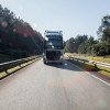 <p><strong>A Volvo foi considerada &ldquo;A Marca Mais Desejada&rdquo; de caminh&otilde;es e &ocirc;nibus pelo segundo ano consecutivo por uma pesquisa realizada pela Fenabrave com concession&aacute;rias de todas as marcas afiliadas &agrave; institui&ccedil;&atilde;o. O pr&ecirc;mio foi entregue ontem, 13 agosto, ao presidente da montadora na Am&eacute;rica Latina, Roger Alm,&nbsp; durante o 24&ordm; Congresso Fenabrave, em Curitiba. </strong></p>

<p>&ldquo;Estamos muito orgulhosos com o pr&ecirc;mio, pois representa um reconhecimento da concorr&ecirc;ncia da qualidade da nossa marca e da estrutura de atendimento da nossa rede de concession&aacute;rios. Al&eacute;m disso, &eacute; uma resposta aos investimentos que estamos fazendo, junto com nossos concession&aacute;rios, para a amplia&ccedil;&atilde;o da nossa capacidade de atendimento aos clientes da marca&rdquo; destacou Roger Alm, presidente do Grupo Volvo Am&eacute;rica Latina.</p>

<p>A pesquisa avalia o relacionamento da montadora com a sua rede de concession&aacute;rios. S&atilde;o considerados itens desde a satisfa&ccedil;&atilde;o com os resultados da concession&aacute;ria e o suporte oferecido pela montadora, at&eacute; o relacionamento da rede com a diretoria da montadora.</p>

<p>Realizada nos &uacute;ltimos seis anos, a premia&ccedil;&atilde;o teve como base os votos online, tabulados como parte da 19&ordf;. Pesquisa Fenabrave de Relacionamento de Mercado, realizada junto aos concession&aacute;rios. No question&aacute;rio, cada concession&aacute;ria respondeu a quest&otilde;es como: A montadora oferece produtos que o cliente quer? Como &eacute; o relacionamento da montadora com a concession&aacute;ria? A montadora considera as sugest&otilde;es dos concession&aacute;rios antes de tomar decis&otilde;es que os afetem? A montadora se preocupa em assegurar rentabilidade adequada aos concession&aacute;rios? A montadora se preocupa em assegurar rentabilidade adequada &agrave;s concession&aacute;rias?</p>
