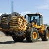 <p><strong>O compromisso da Volvo Construction Equipment com a WWF para o per&iacute;odo&nbsp;2015-2020&nbsp; &eacute; bastante amplo e, por esta raz&atilde;o, foi dividido em seis partes: Efici&ecirc;ncia de combust&iacute;vel das m&aacute;quinas; Desenvolvimento de tecnologia avan&ccedil;ada; Lideran&ccedil;a na padroniza&ccedil;&atilde;o da ind&uacute;stria; Efici&ecirc;ncia energ&eacute;tica nas instala&ccedil;&otilde;es de produ&ccedil;&atilde;o; e&nbsp; Simula&ccedil;&atilde;o de canteiro de obras e treinamenteo do operador. </strong></p>

<p>O&nbsp; CCC (Construction Climate Challenge) tamb&eacute;m faz parte de uma das a&ccedil;&otilde;es para o fomento das boas pr&aacute;ticas ambientais. &ldquo;S&atilde;o metas desafiadoras, porque a Volvo CE tem no respeito ao meio ambiente um de seus valores fundamentais&rdquo;, diz Afr&acirc;nio Chueire, presidente da Volvo Construction Equipment Latin America.</p>

<p>A Volvo CE ir&aacute; desenvolver ainda mais a efici&ecirc;ncia de combust&iacute;vel dos seus produtos e da SDLG, a sua outra marca de equipamentos de constru&ccedil;&atilde;o, por meio do desenvolvimento e lan&ccedil;amento de novas m&aacute;quinas. A previs&atilde;o para esta etapa &eacute; de uma redu&ccedil;&atilde;o de 7 milh&otilde;es de toneladas de CO2. A empresa desenvolver&aacute; e demonstrar&aacute; tecnologias consideravelmente mais capazes de oferecer melhor efici&ecirc;ncia de combust&iacute;vel.</p>

<p>A empresa participar&aacute; ativamente do trabalho da ISO (Organiza&ccedil;&atilde;o Internacional de Padroniza&ccedil;&atilde;o), como um dos membros principais, a fim de desenvolver um padr&atilde;o para efici&ecirc;ncia de combust&iacute;vel de m&aacute;quinas na ind&uacute;stria de equipamentos de constru&ccedil;&atilde;o. &ldquo;Queremos ter uma posi&ccedil;&atilde;o de lideran&ccedil;a neste setor&rdquo;, declara Suzanne Darie, gerente de Comunica&ccedil;&atilde;o e Marketing da Volvo CE Latin America.</p>

<p>Al&eacute;m disso, a Volvo CE continuar&aacute; a estimular melhorias na efici&ecirc;ncia energ&eacute;tica em todas as suas f&aacute;bricas, com uma m&eacute;dia anual de 2%. A empresa ainda contribuir&aacute; para maior&nbsp; efici&ecirc;ncia dos canteiros de obras de seus clientes, com o objetivo de reduzir as emiss&otilde;es de g&aacute;s carb&ocirc;nico e ao mesmo tempo melhorar o comportamento do operador e a utiliza&ccedil;&atilde;o da m&aacute;quina. &ldquo;O Eco Operator &eacute; um dos treinamentos em desenvolvimento que contribuir&aacute; para uma opera&ccedil;&atilde;o mais segura e com menor emiss&atilde;o de poluentes&rdquo;, destaca Suzanne.</p>

<p>A Volvo CE impulsionar&aacute; o CCC, estabelecendo parcerias com clientes, fornecedores, o mundo acad&ecirc;mico e outros &oacute;rg&atilde;os, e tamb&eacute;m criando governan&ccedil;a e financiamento para a pequisa, tornando os projetos poss&iacute;veis. O objetivo &eacute; tamb&eacute;m conscientizar e oferecer um f&oacute;rum para a troca de conhecimento e melhores pr&aacute;ticas, assim como cooperar com a WWF como parceiro e consultor fundamental do CCC.</p>
