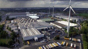 Volvo abre fábrica de baterias para caminhões elétricos na Bélgica