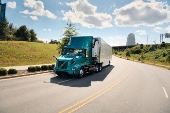 Maersk faz pedido recorde de caminhões elétricos Volvo