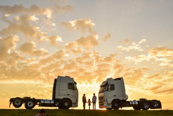 Vídeo da Volvo mostra nova história de amor que terminou no altar com noivos chegando de FH