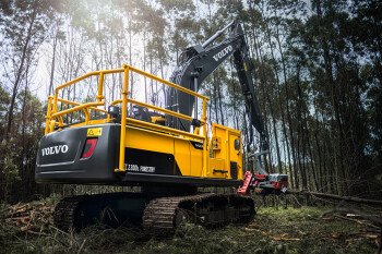 Volvo lança escavadeira EC220DL Forestry, versão com alto nível de customização para o segmento florestal