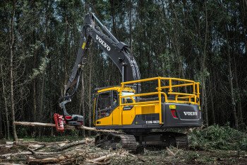 Volvo lança escavadeira EC220DL Forestry, versão com alto nível de customização para o segmento florestal